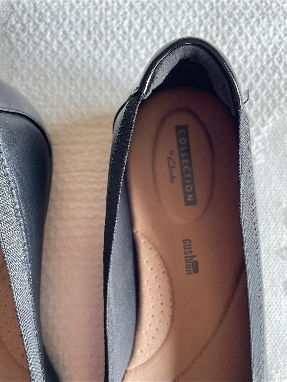 Clarks Black Leather Slip-On Ballet Flats with Patent Trim Size 11 M - Picture 2 of 10